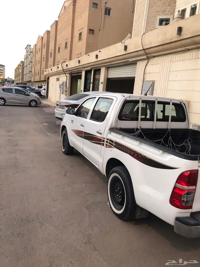 هايلوكس 2012 خليجي جديده منوة المستخدم ماشية 180 الف فقط 4