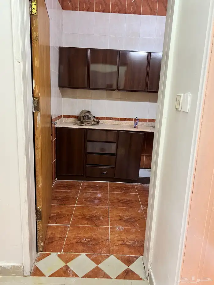 شقه للإيجار بحوش 6