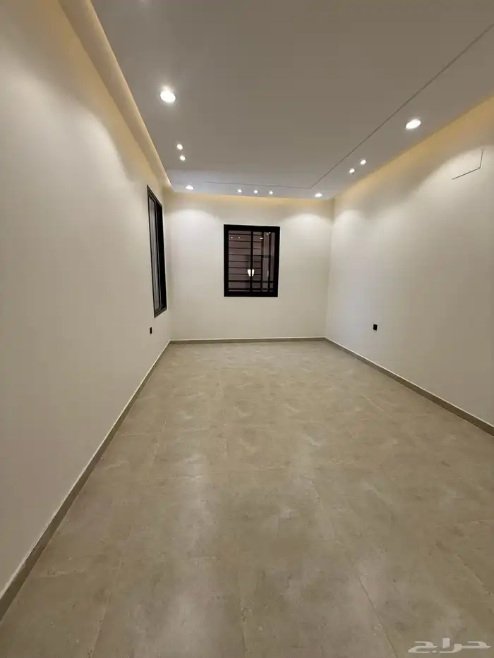 للبيع دور أرضي بحوش وشقق علويه بسطح مخطط الراجحي الضيافه 8