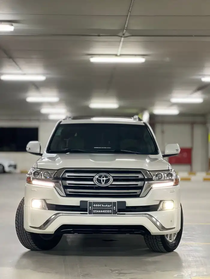 تويوتا لاندكروزر GXR 2017 مالك اول 12