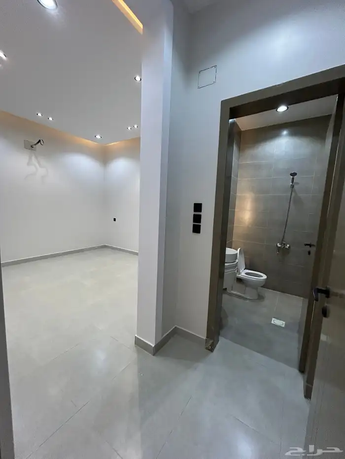 للبيع روف علوي بملحق مع مشب 8غرف 650الف 16