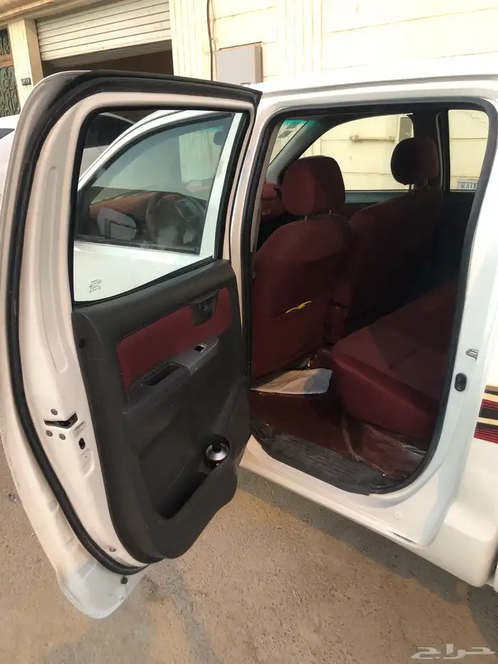 هايلوكس 2012 خليجي جديده منوة المستخدم ماشية 180 الف فقط 10