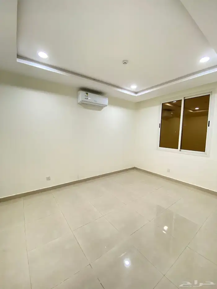 شقه فاخره للإيجار بحي اشبيليه 7