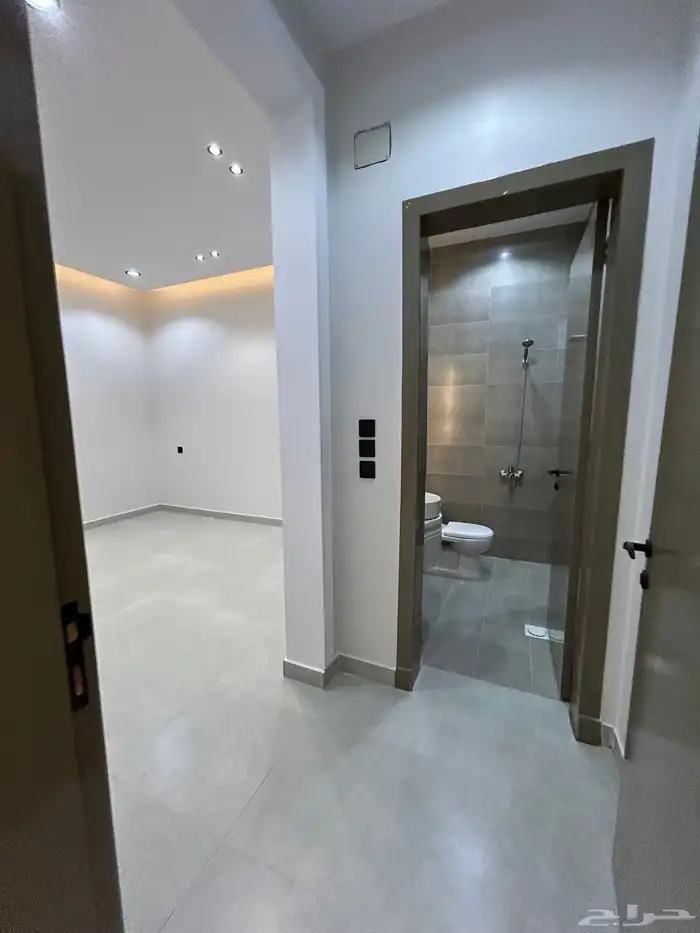 للبيع روف علوي بملحق مع مشب 8غرف 650الف 29