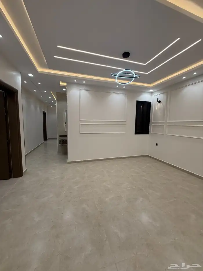 للبيع دور أرضي بحوش وشقق علويه بسطح مخطط الراجحي الضيافه 10