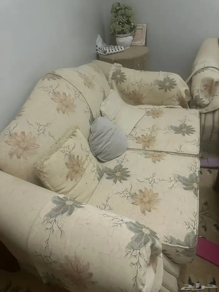 غرفة نوم مستخدمه بدون دولاب 9