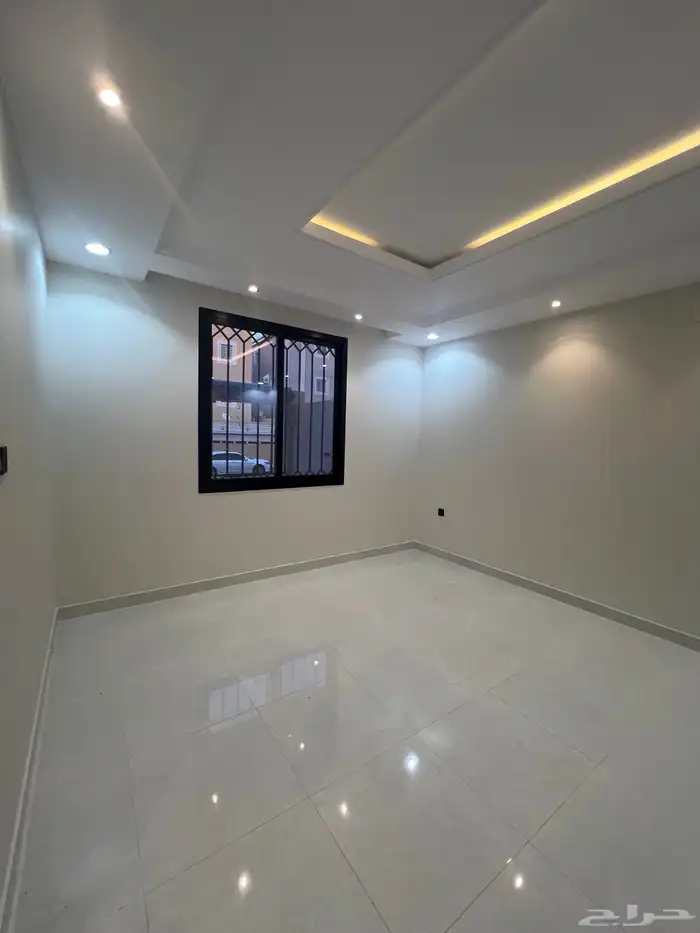 للبيع شقة ارضية فاخرة حي العزيزية احد رفيدة 3