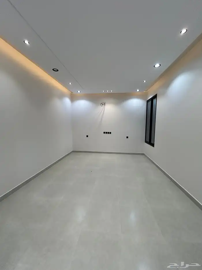 للبيع روف علوي بملحق مع مشب 8غرف 650الف 8