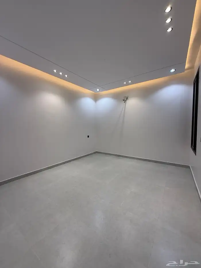 للبيع روف علوي بملحق تشطيب vip شمال حي الراقي 16