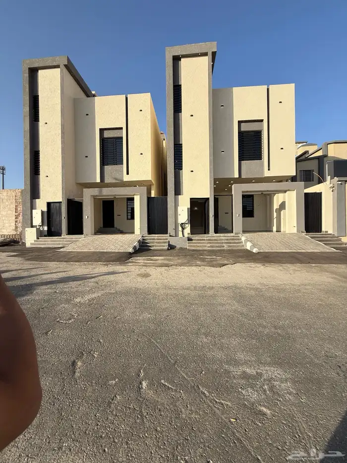 للبيع روف علوي بملحق تشطيب vip شمال حي الراقي 1