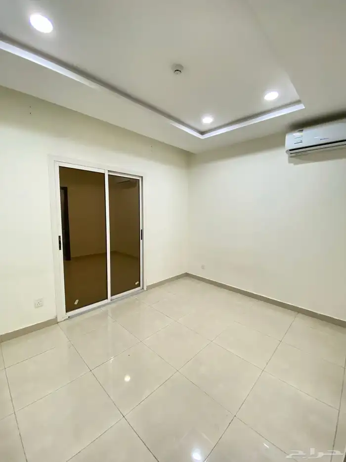 شقه فاخره للإيجار بحي اشبيليه 10