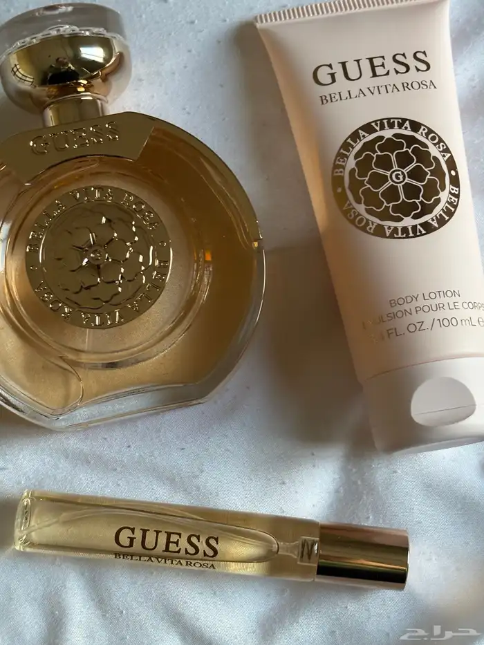 مجموعة مكونه من عطر الزهور المنعش وعطر صغير ميني ولوشن 0