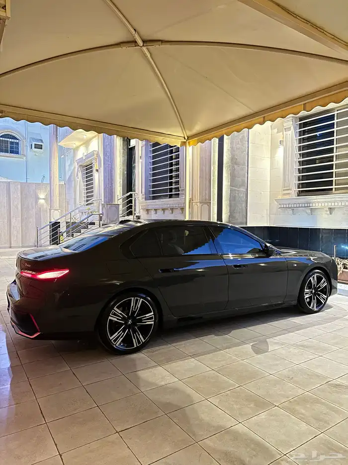 للبيع بي ام دبليو BMW 740i 2025 شبه جديدة 9