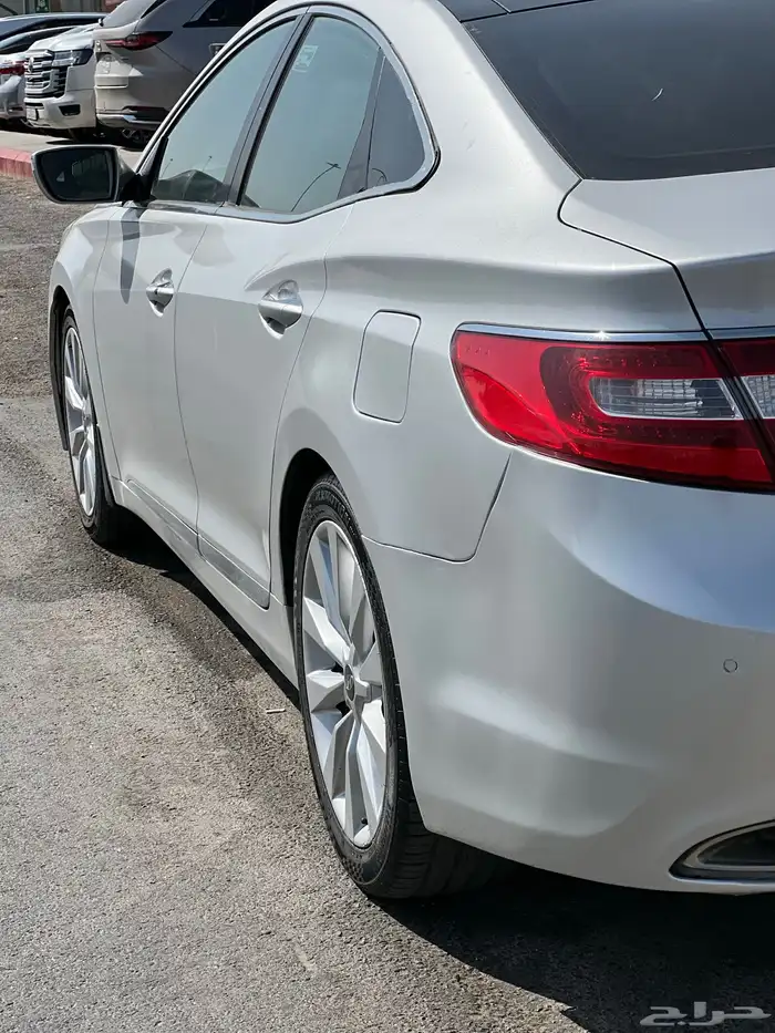 ازيرا 2015 فل كامل ممشى قليل نظيفه جدا 17