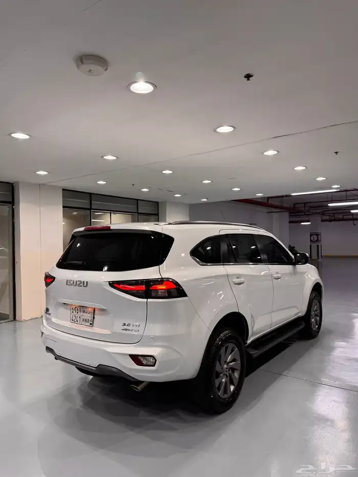 ايسوزو mu-x فل كامل مستخدم - Isuzu mu-x full option 6