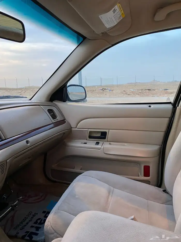 للبيع فورد فكتوريا 2011 نظيف 7