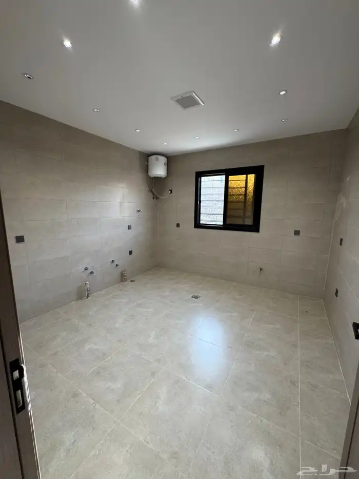 للبيع بمدينه أبها شقه تمليك علوي مع سطح خاص ومصعد شغال 14