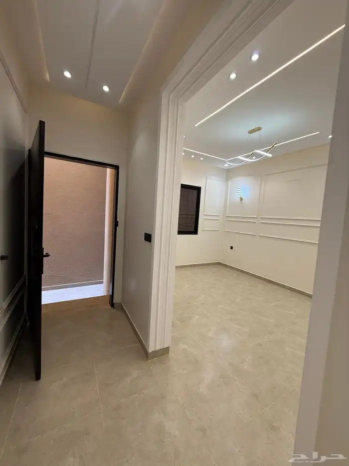 للبيع دور أرضي بحوش وشقق علويه بسطح مخطط الراجحي الضيافه 13