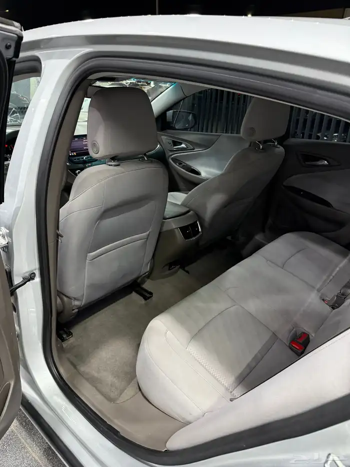 شيفرولية ماليبو 2021 فضي لدى معرض(عبيد الرشيدي) 31