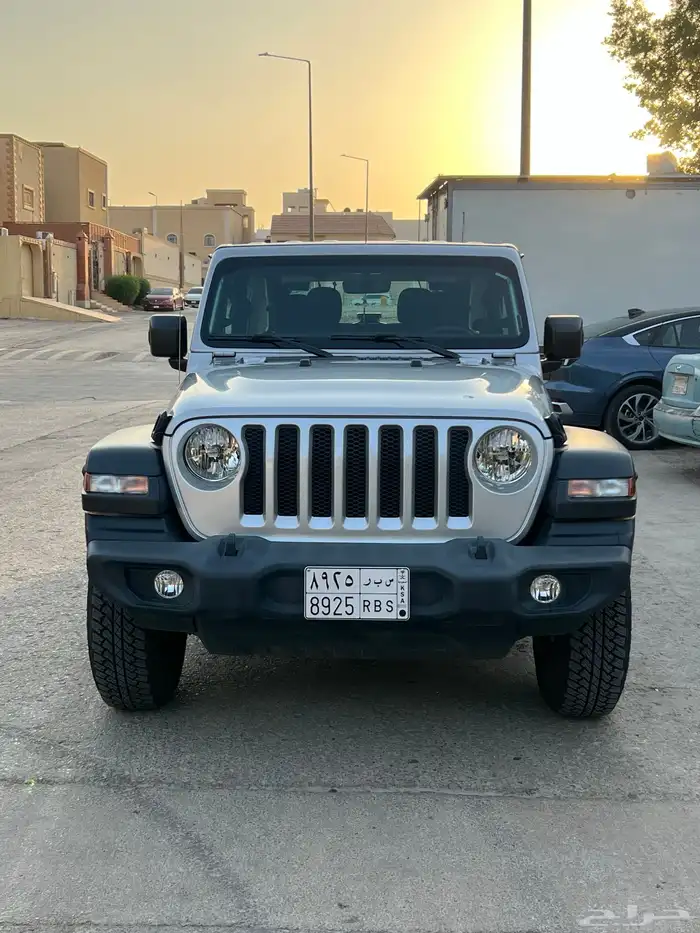 جيب رانجلر 2023 6 سلندر ماشي 5000 الف شبه زيرو 4