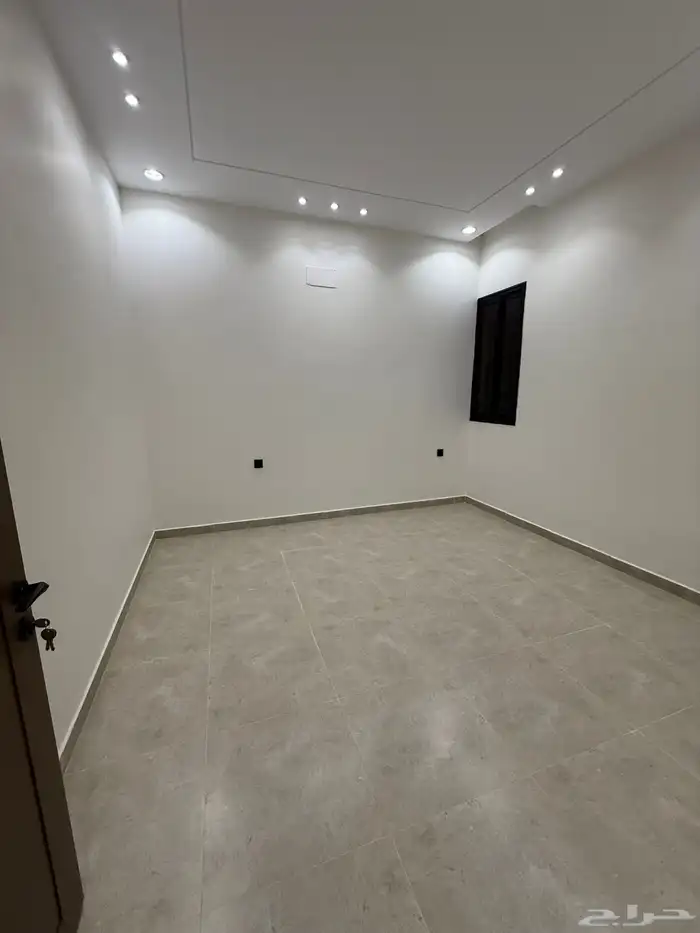 للبيع دور أرضي بحوش وشقق علويه بسطح مخطط الراجحي الضيافه 16