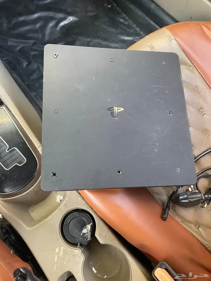 سوني 4 للبيع لا يعمل ما ادري ايش يحتاج معه يد 0