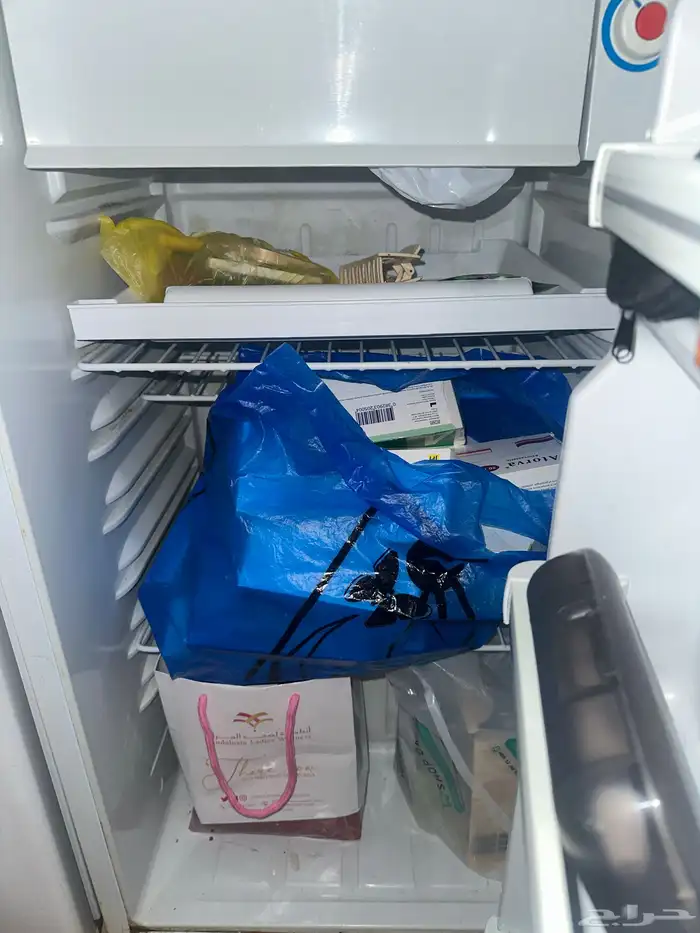 ثلاجتين للبيع الي تشتغل سعرها 250 والي ماتشتغل سعرها 150 1