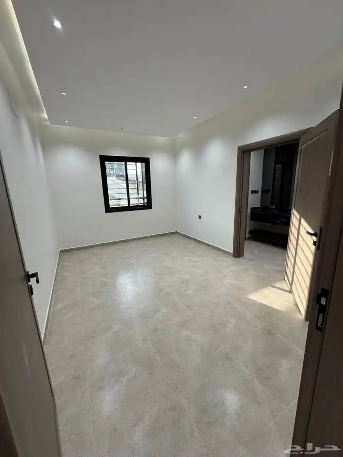 للبيع بمدينه أبها شقه تمليك علوي مع سطح خاص ومصعد شغال 10