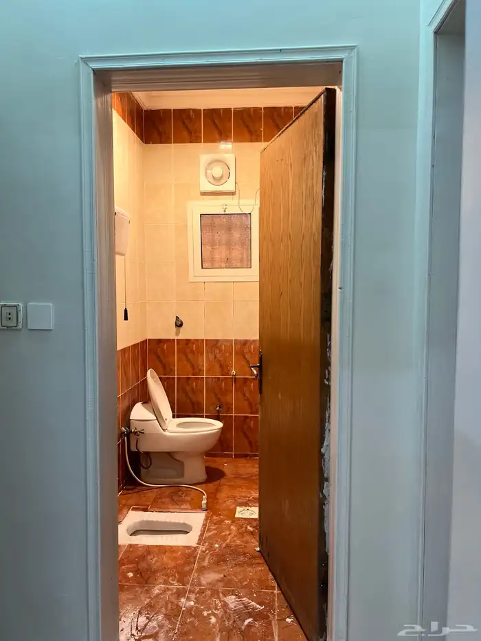 شقه للإيجار بحوش 5