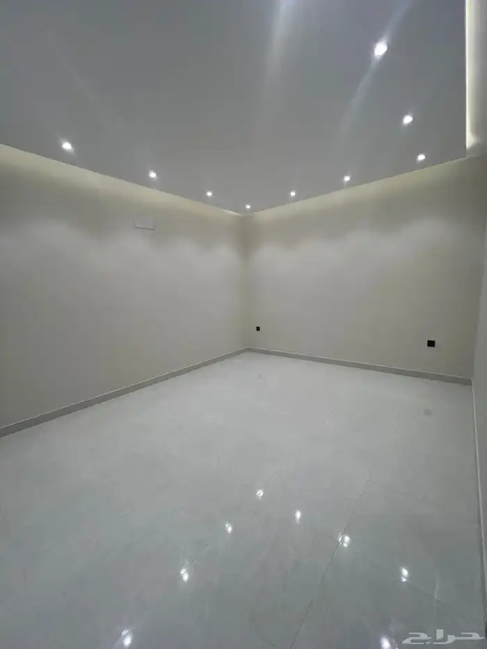 للبيع شقة ارضية فاخرة حي العزيزية احد رفيدة 13