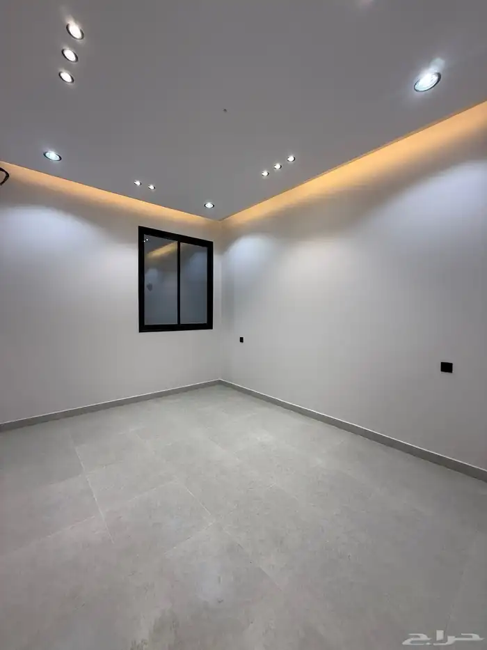 للبيع روف علوي بملحق تشطيب vip شمال حي الراقي 15