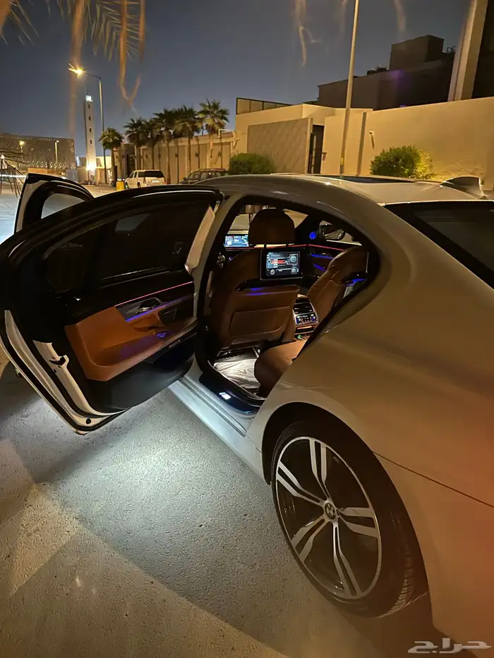 bmw 740li M بحالة الوكالة 17