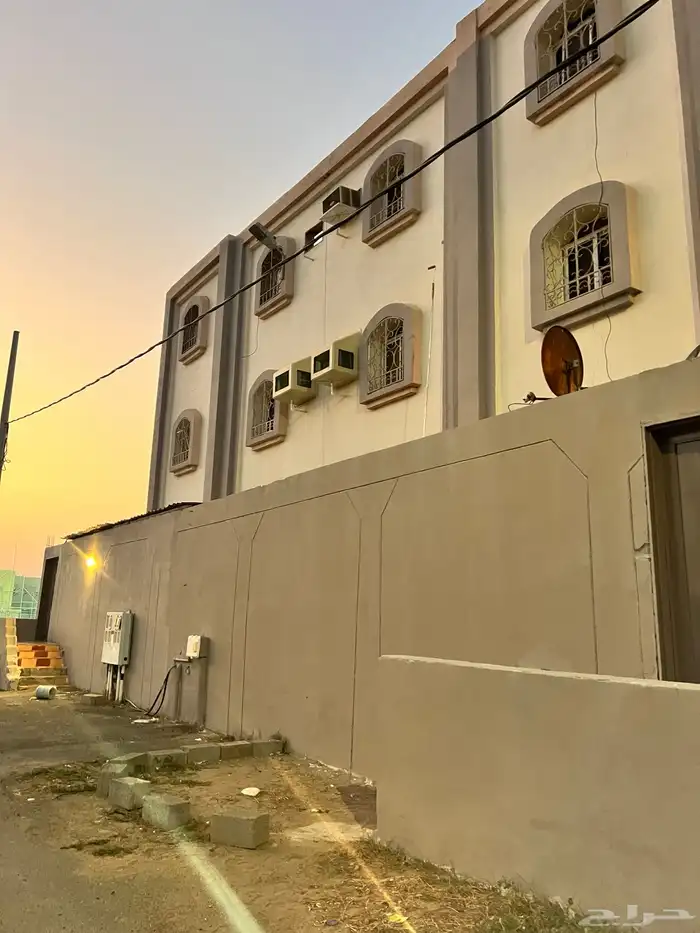 شقه للإيجار بحوش 7