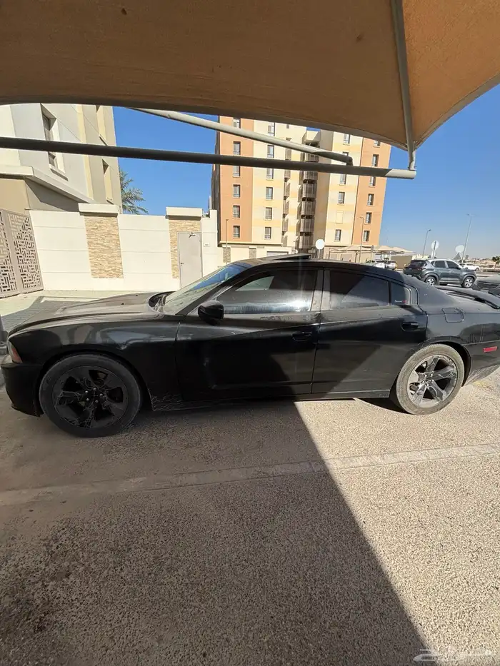 تشارجر 2013 نظيف السيارة للمستخدم فقط 4