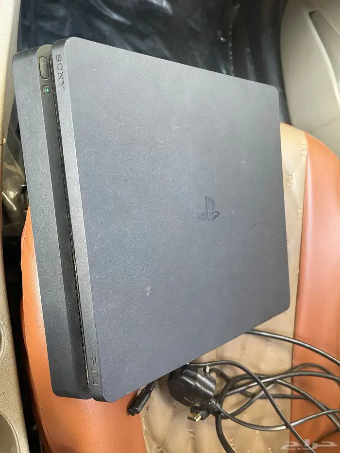 سوني 4 للبيع لا يعمل ما ادري ايش يحتاج معه يد 3