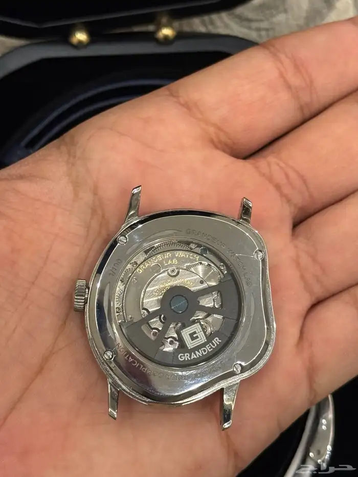 ساعة مميزة جدا  لأصحاب التميز 1