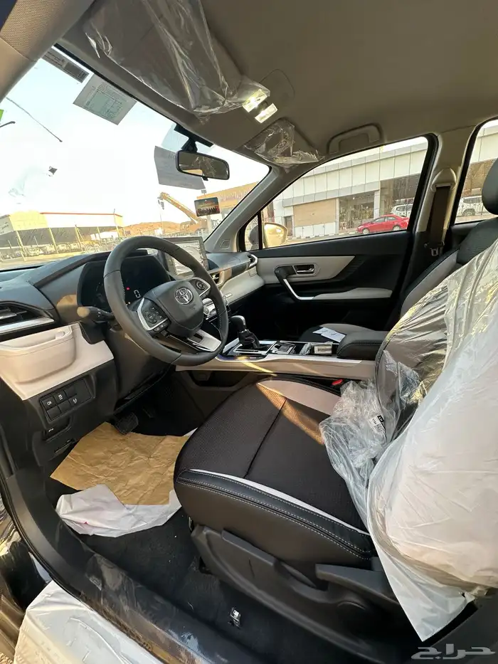 تويوتا فيلوز العائلية 4 سلندر موديل 2025 لون أسود 2