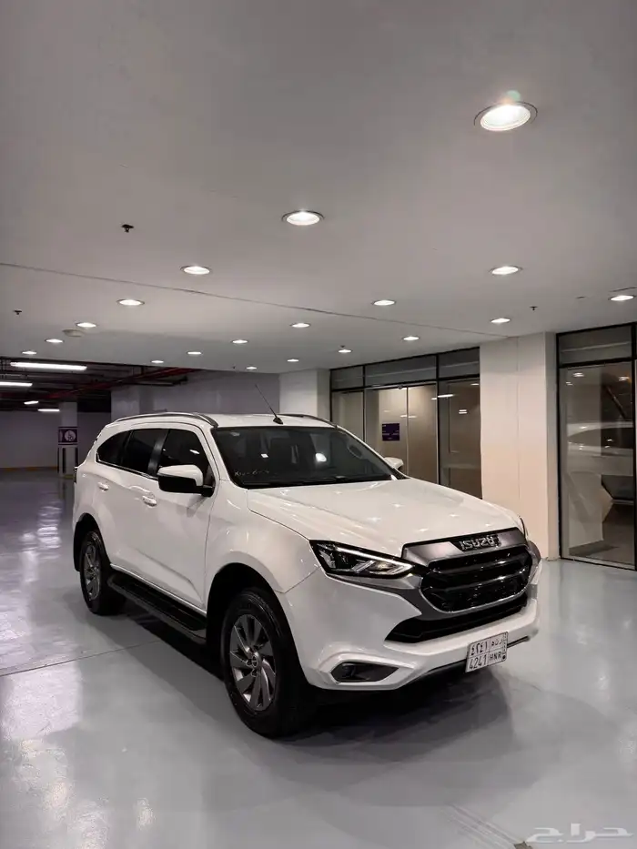 ايسوزو mu-x فل كامل مستخدم - Isuzu mu-x full option 2