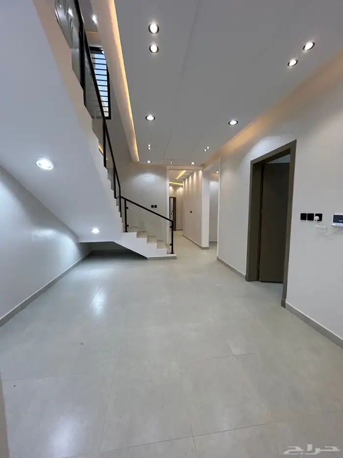 للبيع روف علوي بملحق مع مشب 8غرف 650الف 28