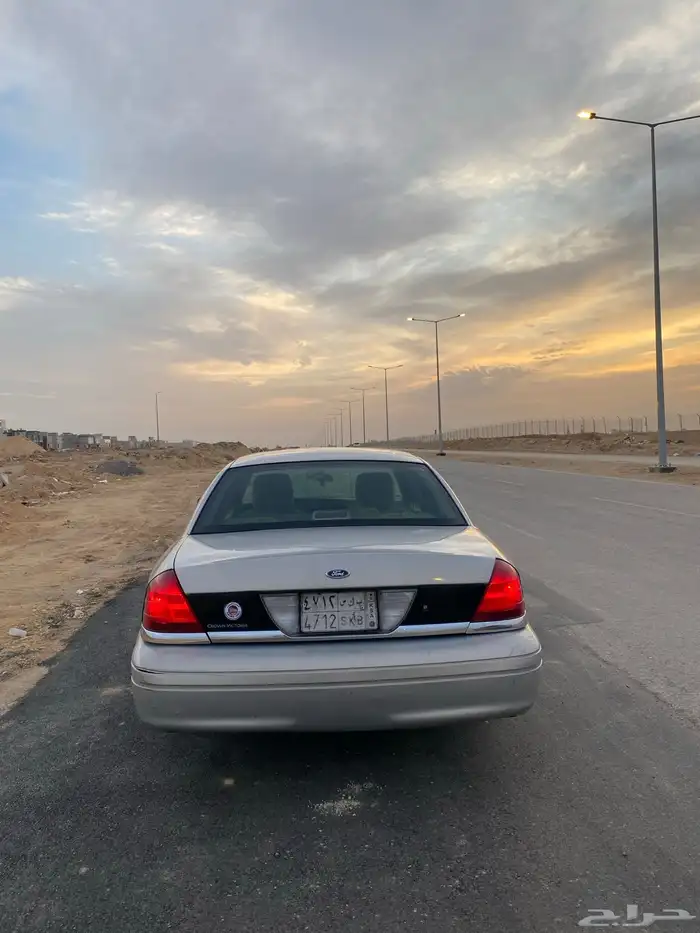 للبيع فورد فكتوريا 2011 نظيف 1