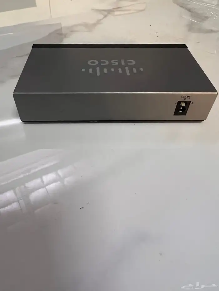 موزع شبكة من سيسكو - 8 منفذ - SF100D-08-EU 1
