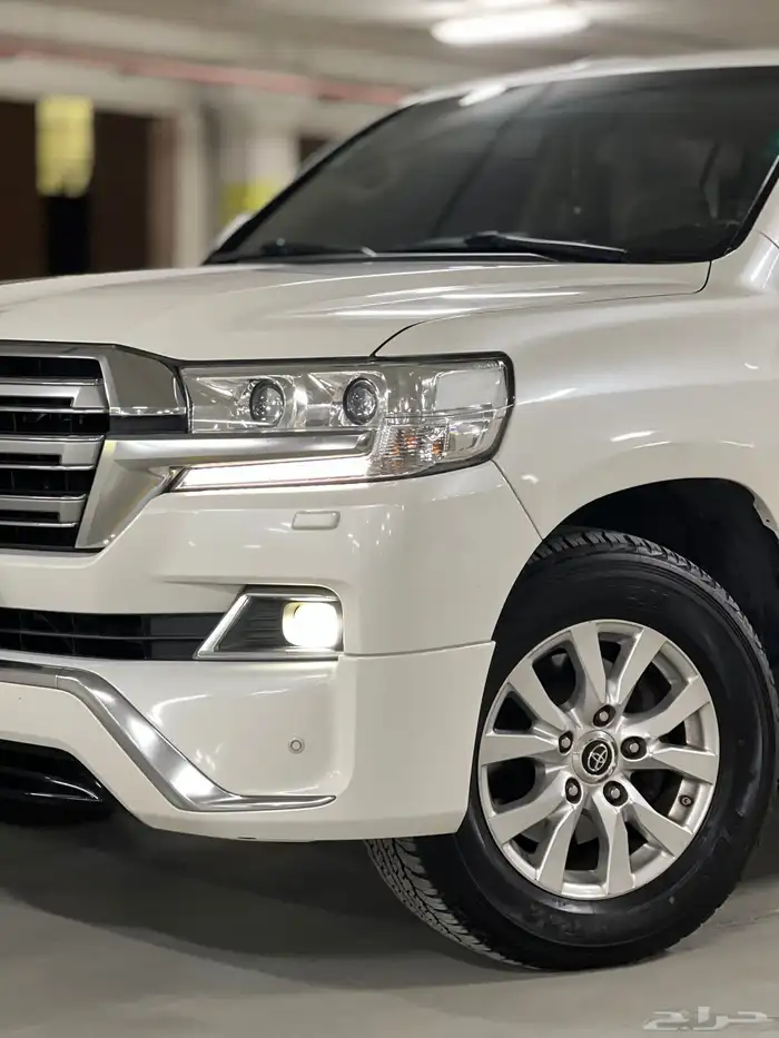 تويوتا لاندكروزر GXR 2017 مالك اول 18