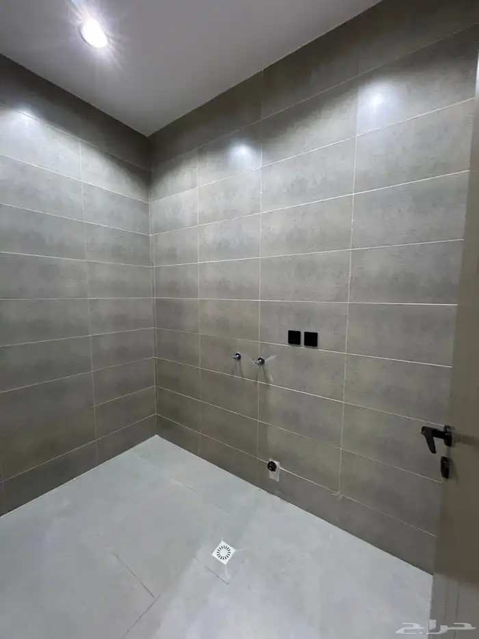 للبيع روف علوي بملحق مع مشب 8غرف 650الف 12