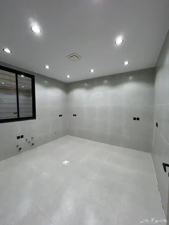 للبيع روف علوي بملحق مع مشب 8غرف 650الف 10