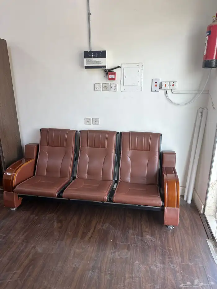 اثاث مكتب للبيع بدون الاجهزه 0