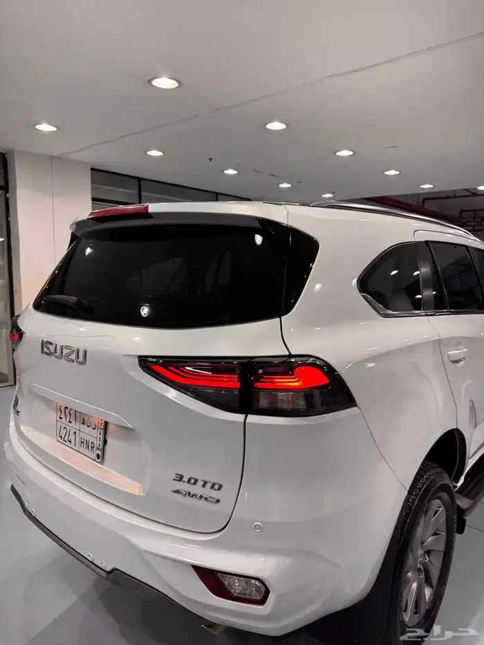 ايسوزو mu-x فل كامل مستخدم - Isuzu mu-x full option 13