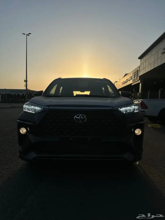 تويوتا فيلوز العائلية 4 سلندر موديل 2025 لون أسود 1