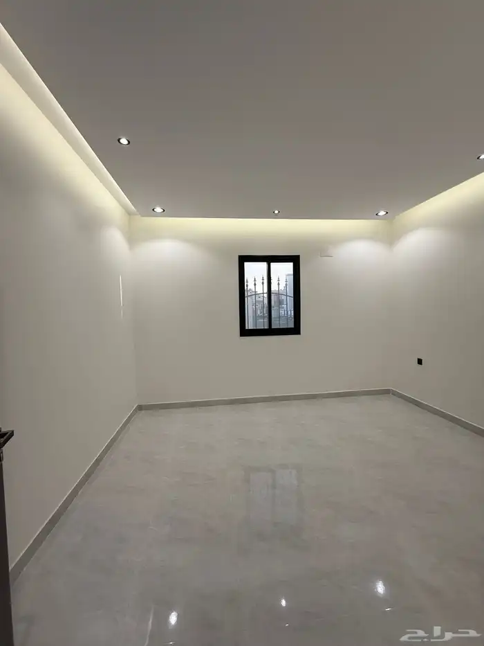 للبيع فيلا دورين وملحق بضيافه خارجيه شمال خميس مشيط 24