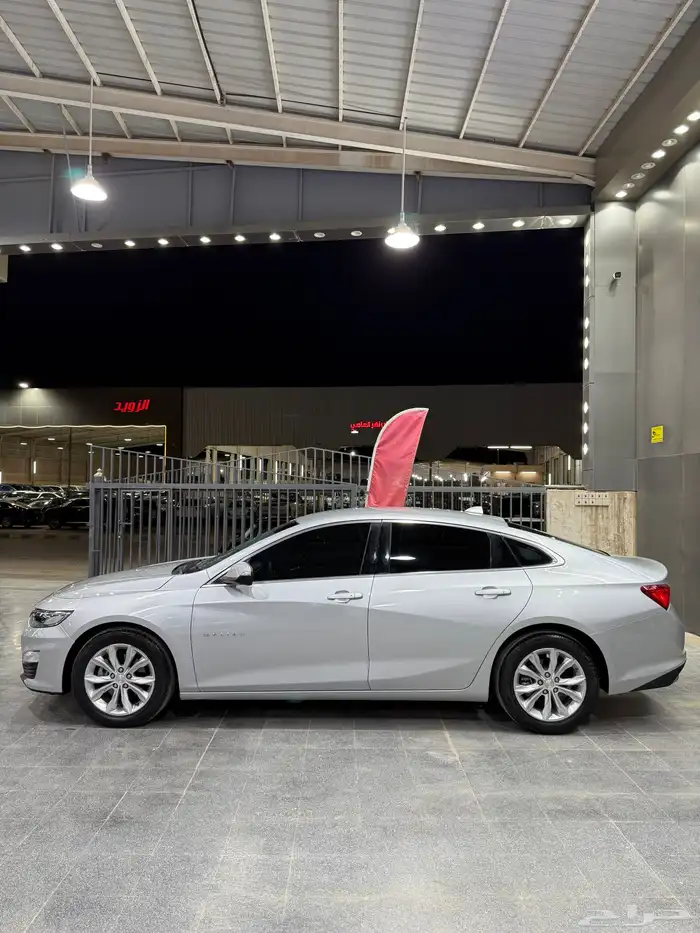 شيفرولية ماليبو 2021 فضي لدى معرض(عبيد الرشيدي) 17
