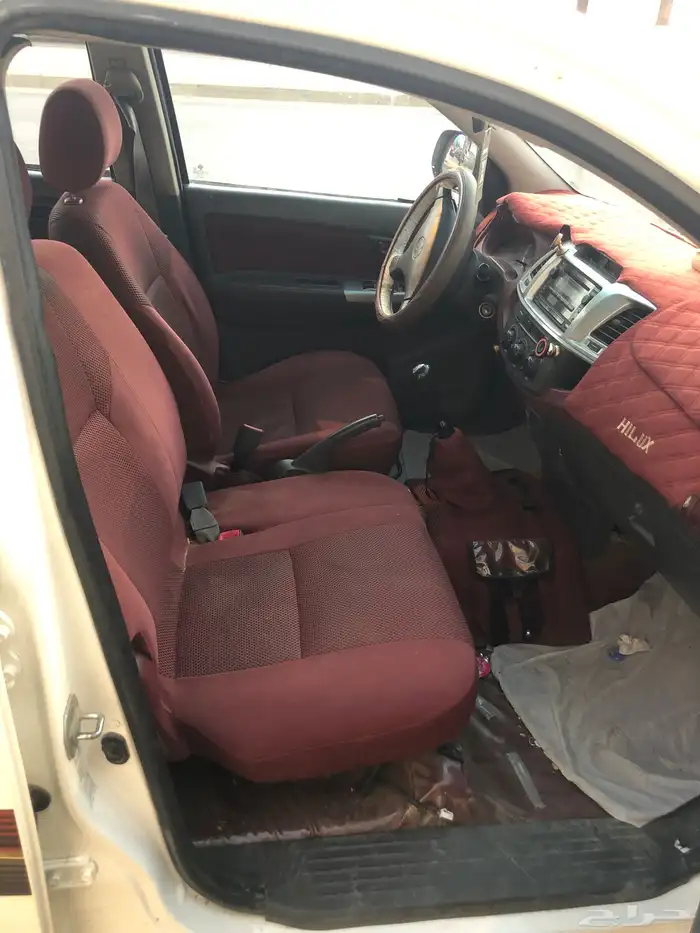 هايلوكس 2012 خليجي جديده منوة المستخدم ماشية 180 الف فقط 8